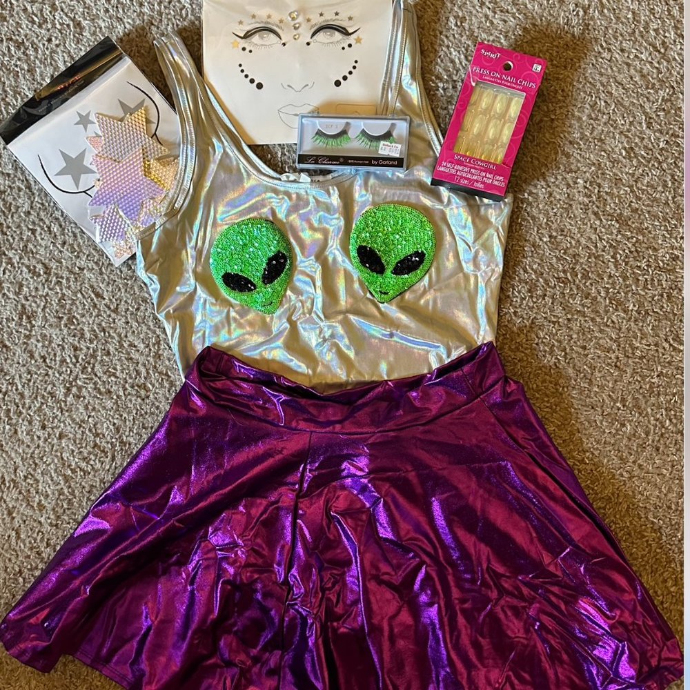 Alien Costume (Complete with Accessories)